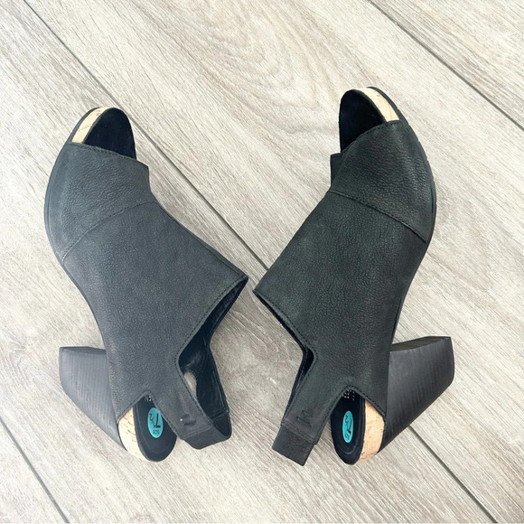 Eileen Fisher Black Pebbled Leather Open Toe Slingback Ankle Bootie - Picture 11 of 14